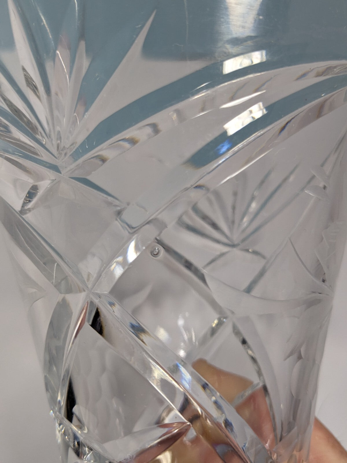 Heavy 7″ Crystal Vase with Etched Grape Cluster & Star Base – Elegant Vintage