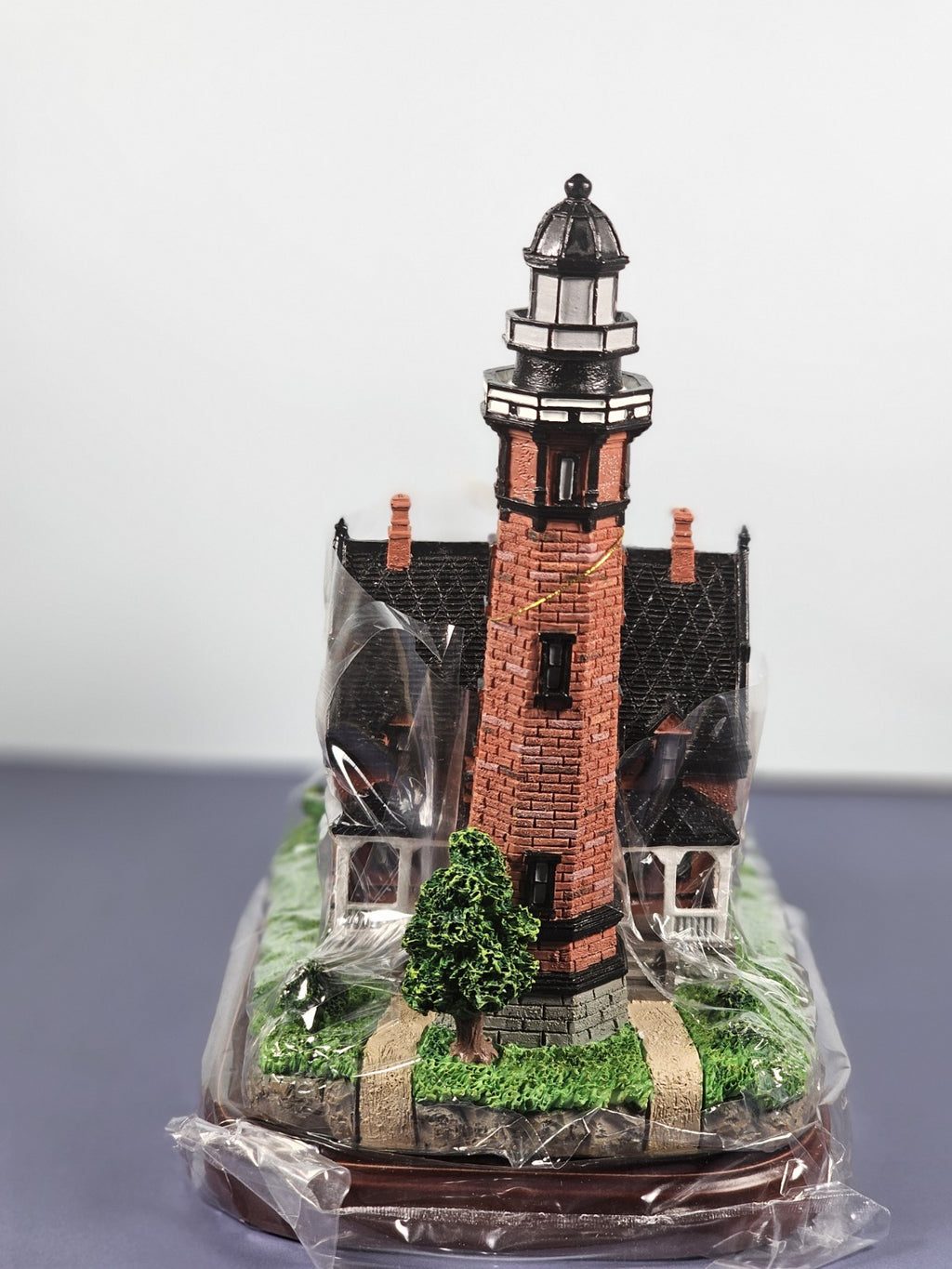 Lefton Lost Lights Cleveland Lighthouse Figurine With Box & Certificate