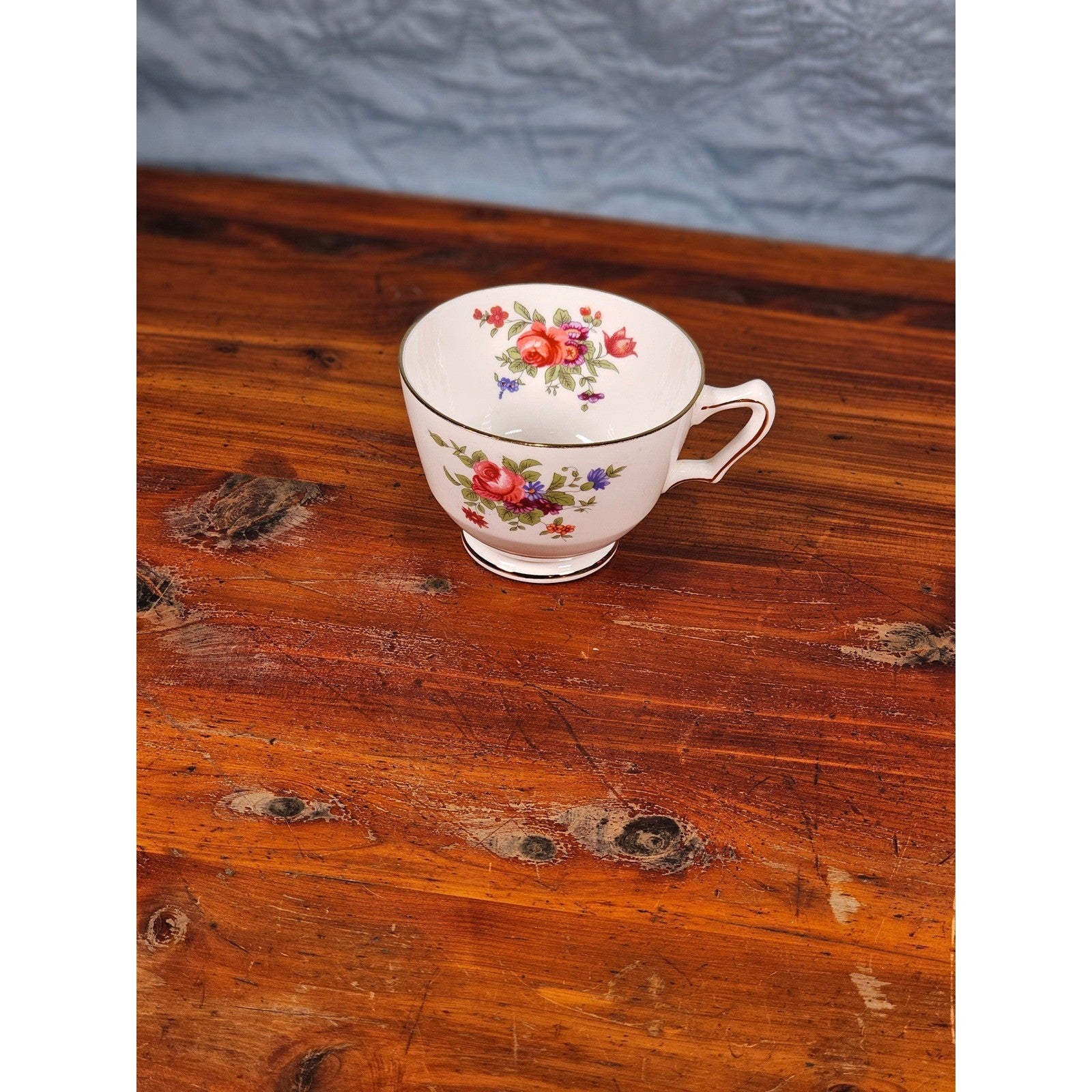 Royal Victoria Fine Bone China Floral Tea Cup Gold Rim England Vintage