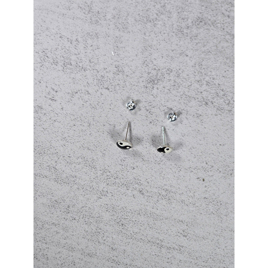Vintage Yin Yang Stud Earrings Black White Enamel Round Posts