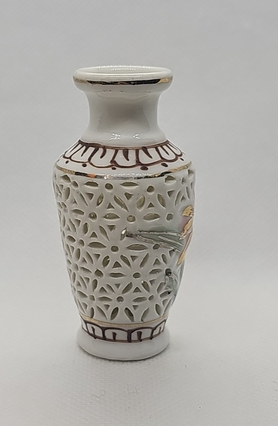 Vintage 2.5 in Porcelain Minatare Vase W/ Lilly Flower