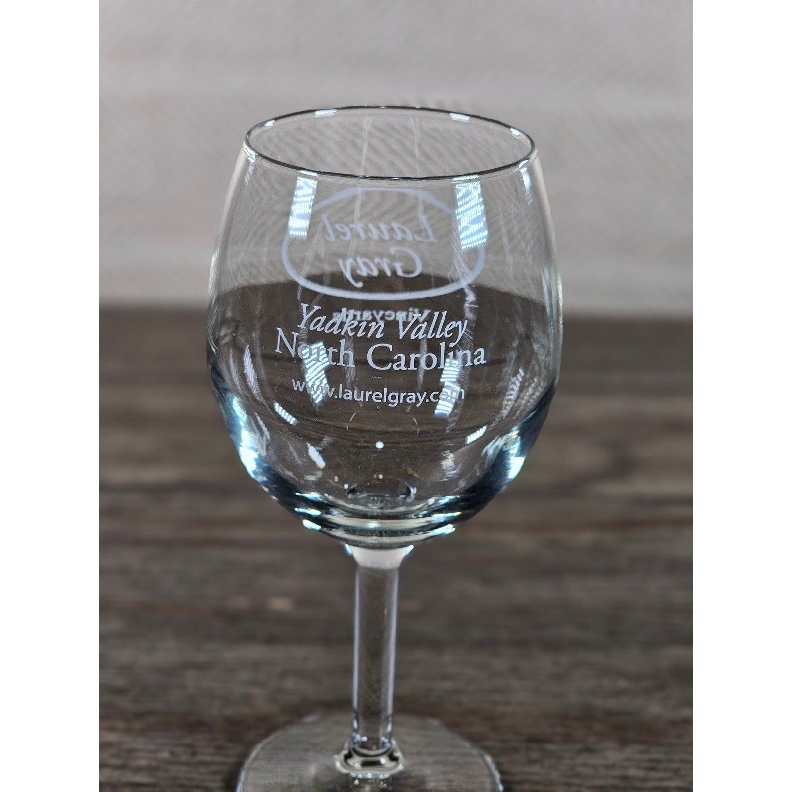 Laurel Gray Vineyards Wine Glass 7" Etched Stemware