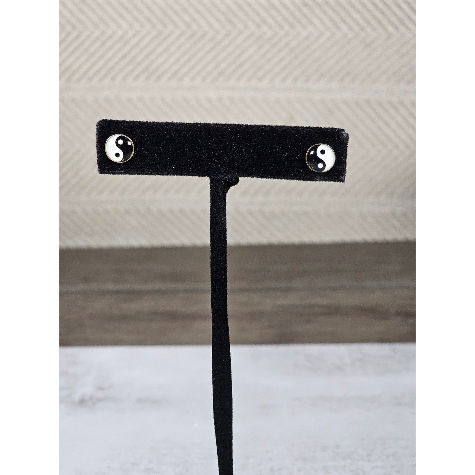 Vintage Yin Yang Stud Earrings Black White Enamel Round Posts