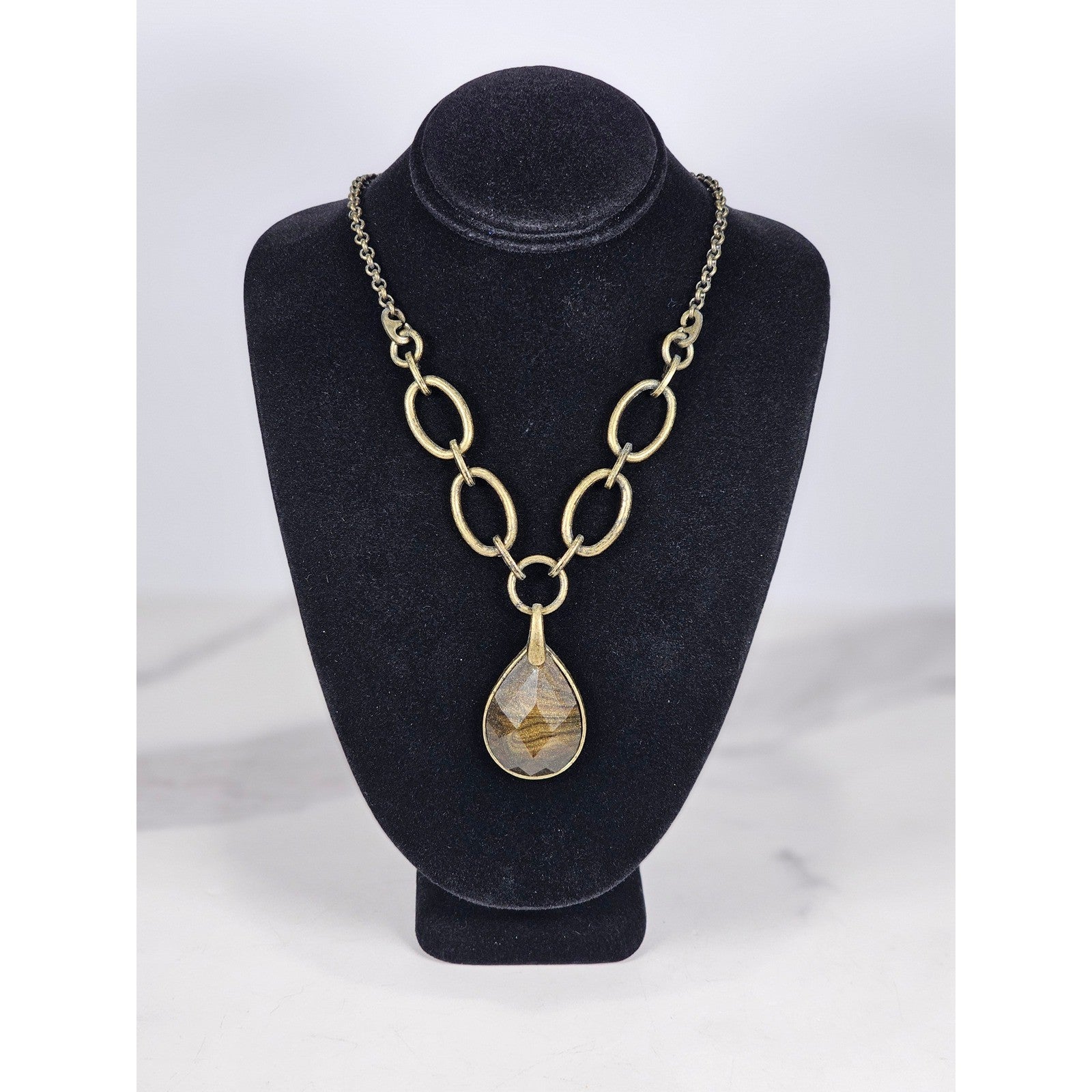 Vintage Gold Tone Teardrop Pendant Necklace with Faceted Stone & Oval Links