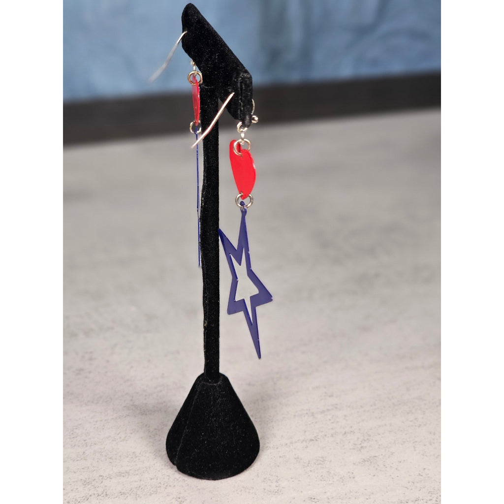 Vintage Patriotic Heart & Star Dangle Earrings – Red White Blue