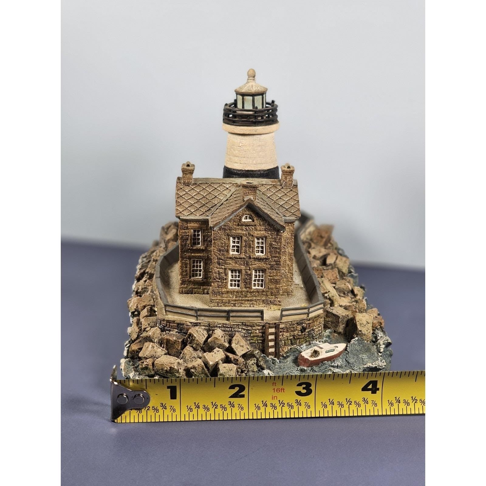 Harbour Lights Execution Rock Lighthouse 1998 w/ COA