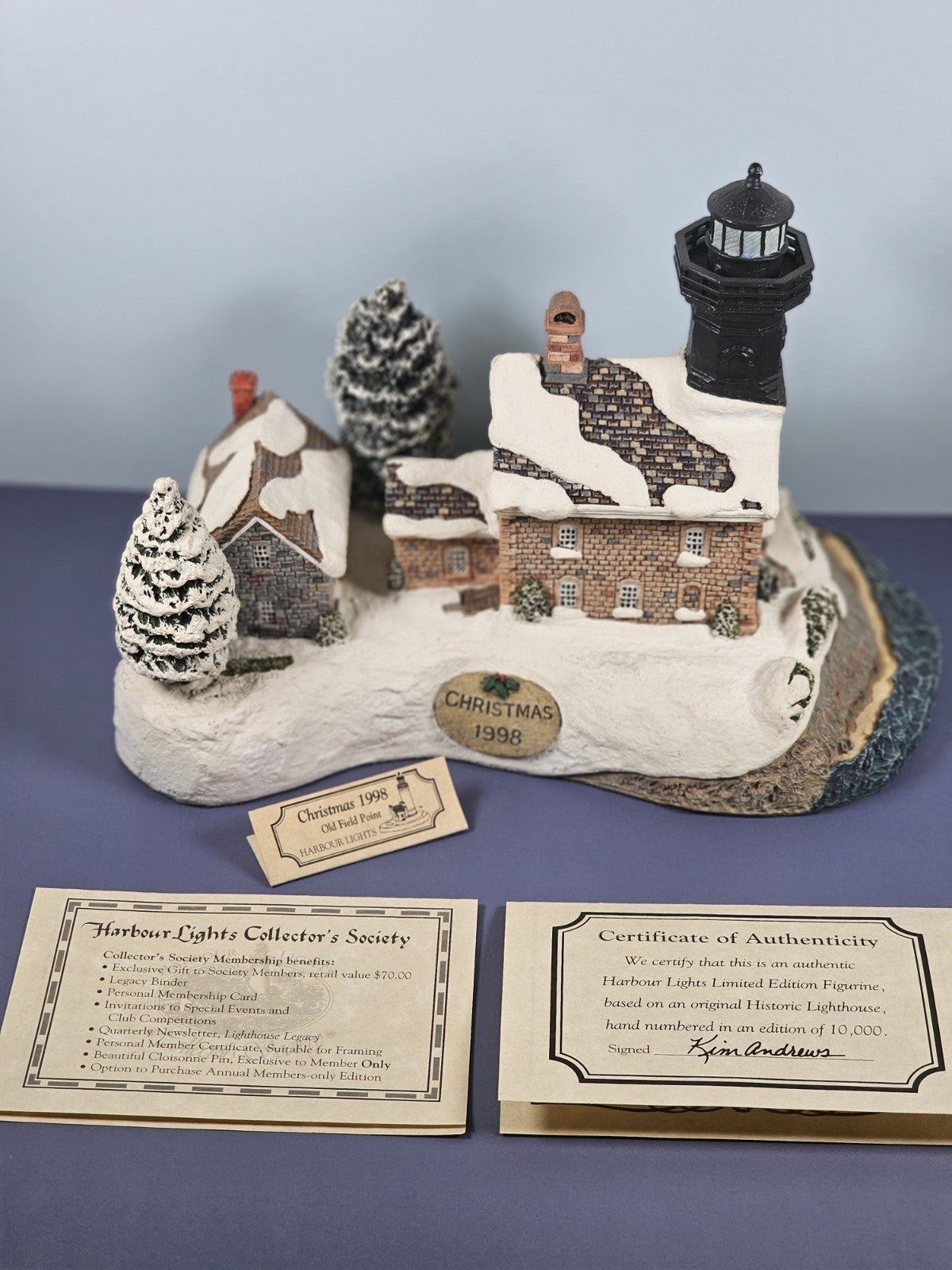Harbour Lights Old Field Point Lighthouse Figurine Christmas 1998 Limited Editio