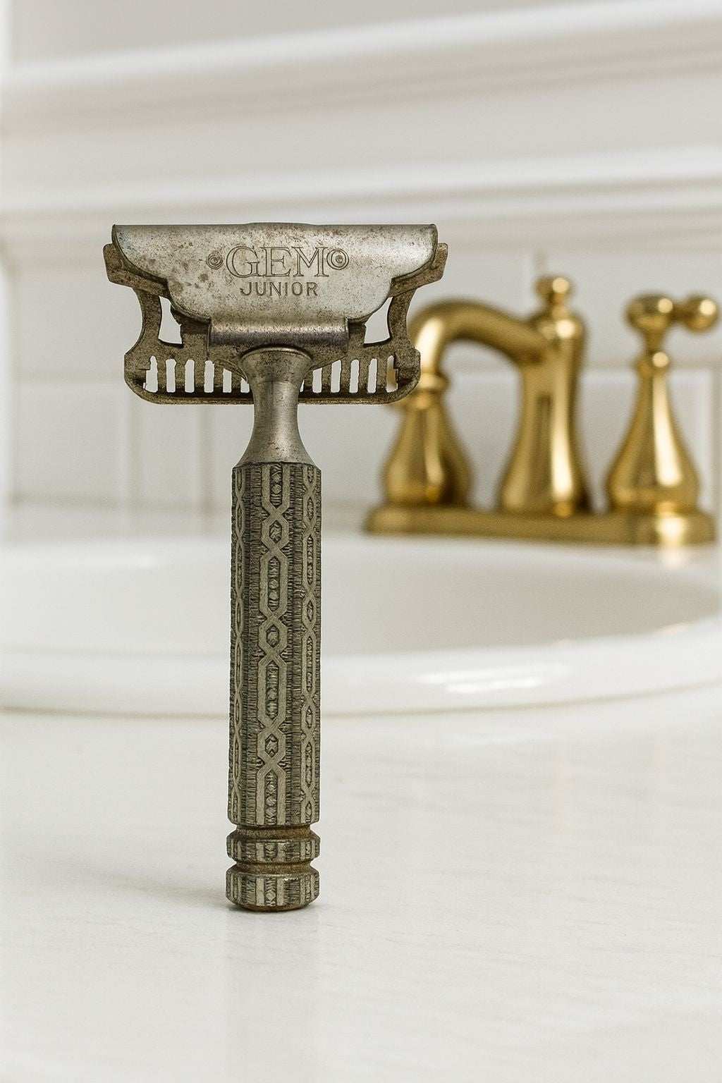Antique Gem Junior Single-Edge Safety Razor With Ornate Handle - Collectible Vin