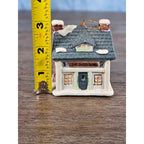 Vintage Dickens Village Queen's Inn Ceramic House Ornament Reader's Digest 1992