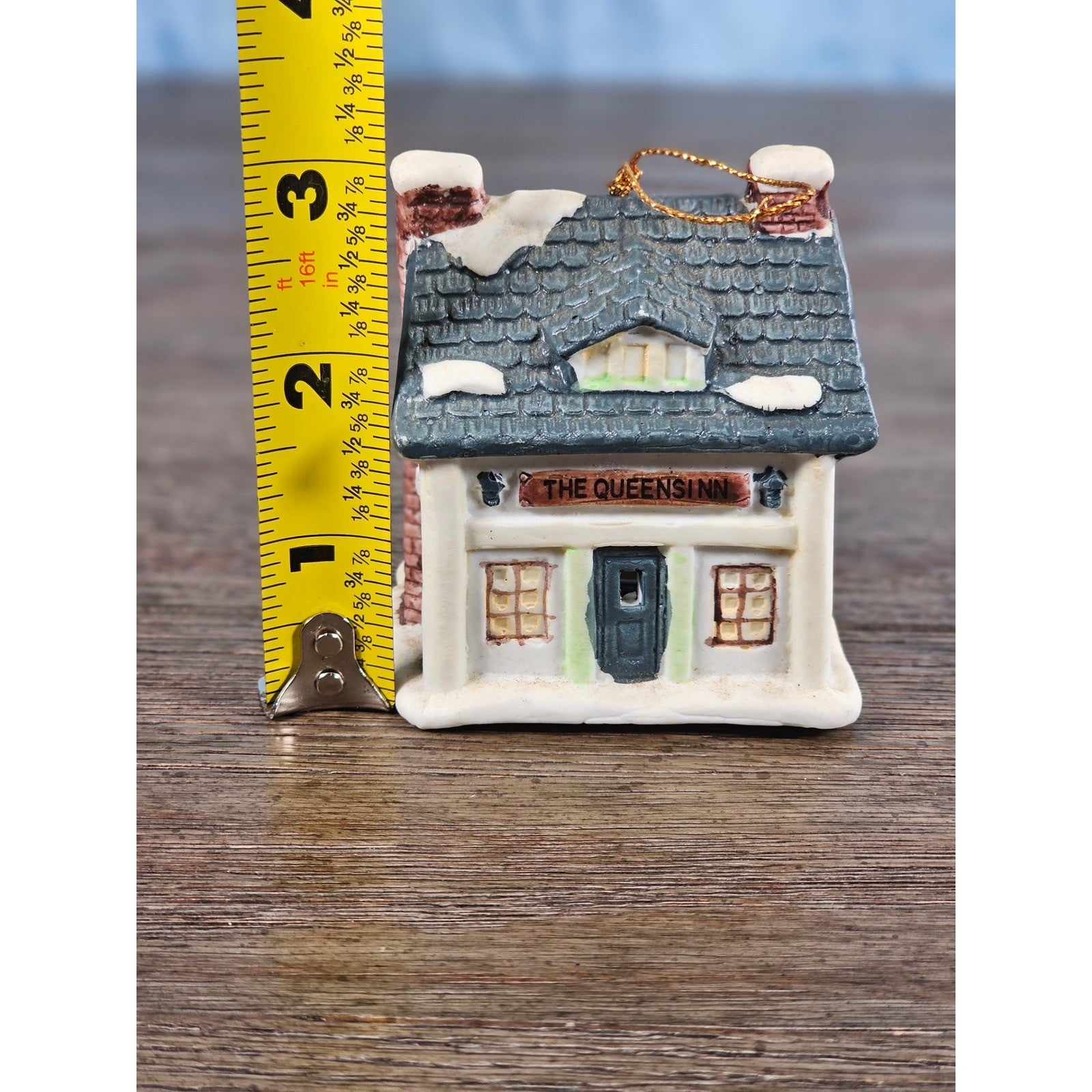 Vintage Dickens Village Queen's Inn Ceramic House Ornament Reader's Digest 1992