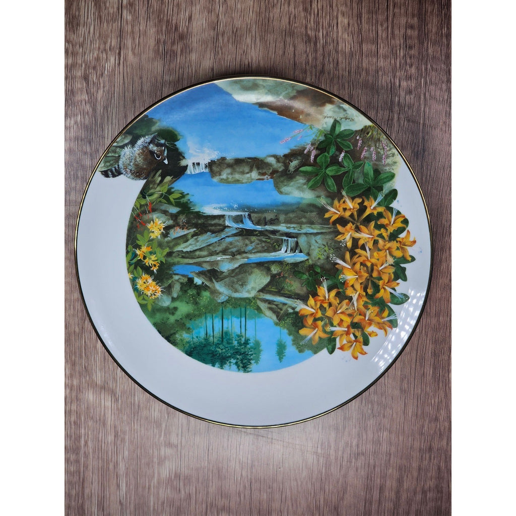 Royal Windsor Wild Honeysuckle Collector Plate Wildflowers of the South