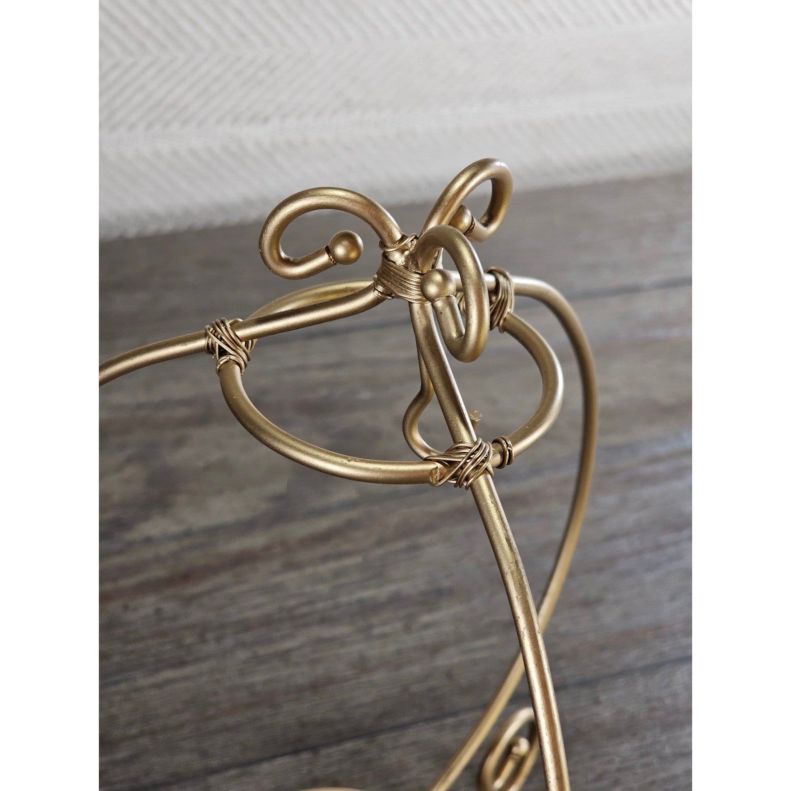 Vintage Gold Tone Wire Ornament Holder Display Stand 9x6.5 Decor