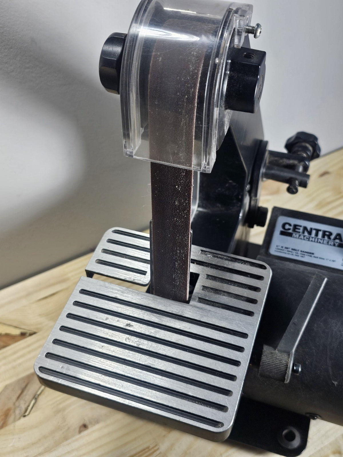 Central Machinery Belt Sander 1x30 Inch Tilting 0-45° With 5x5 Inch Table 1/4 HP