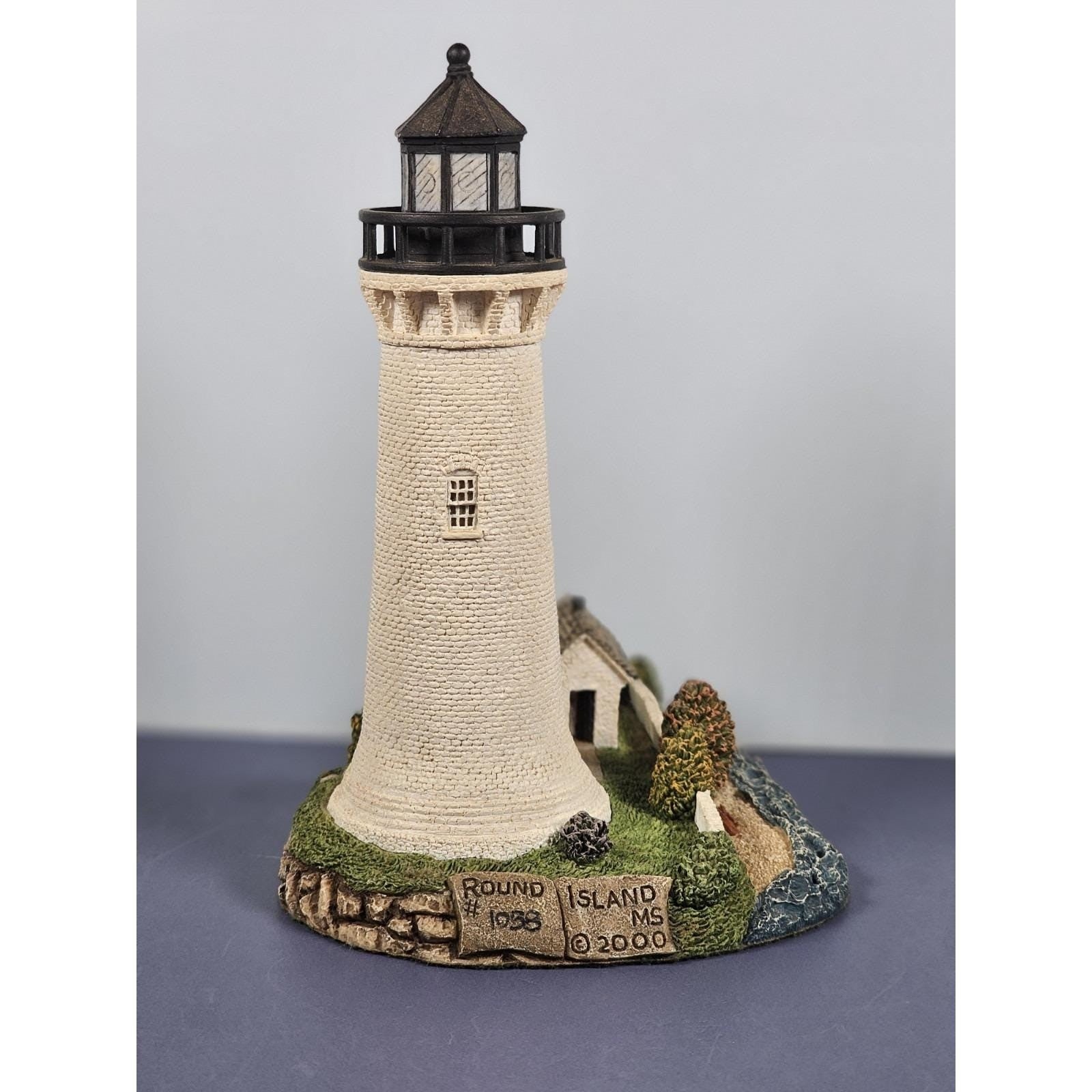 Harbour Lights Round Island Lighthouse 2000 #242 w/ COA