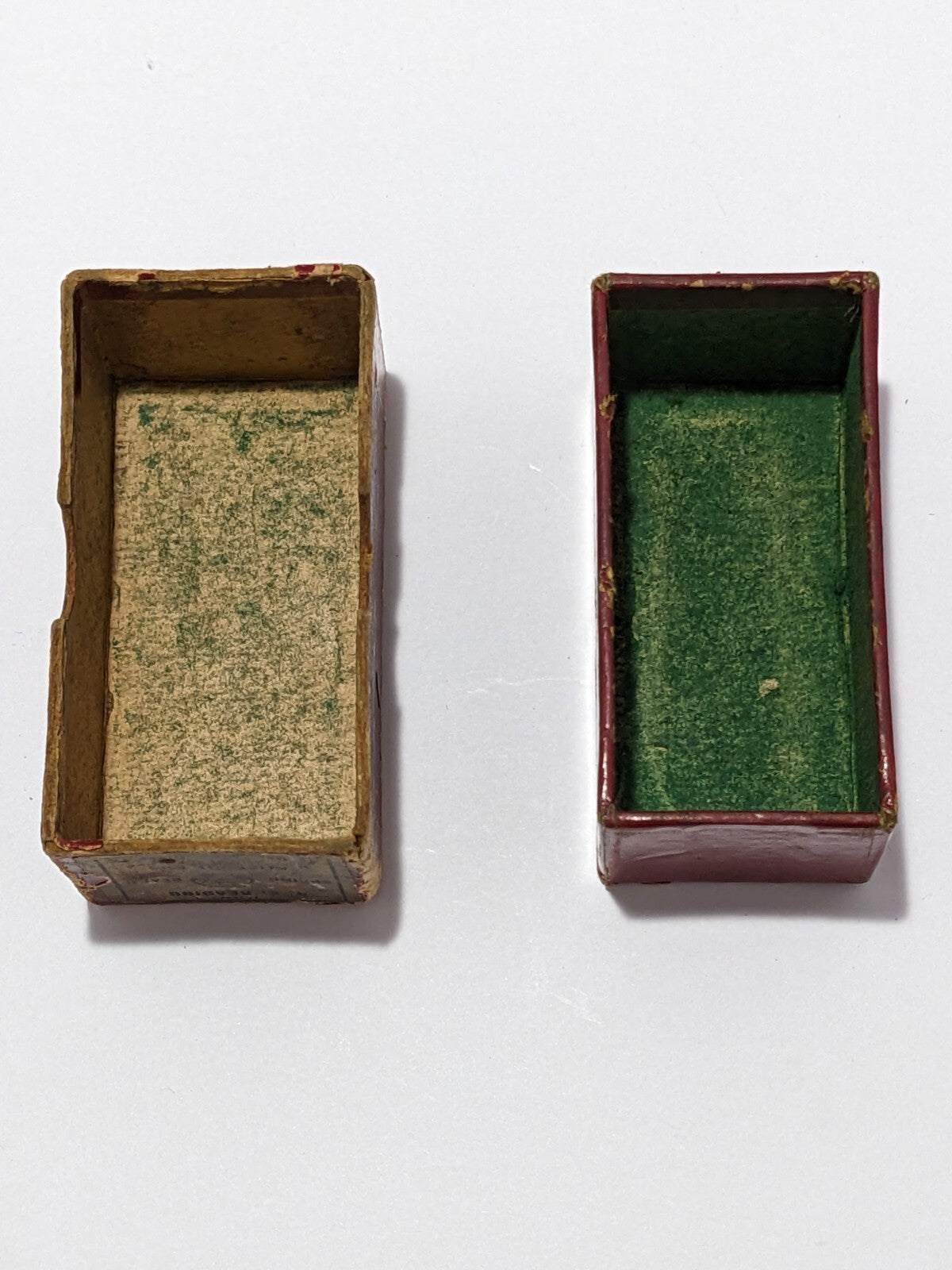 Vintage “Spring Beard” Knitting Needles Box • Made in Canada by The Torrington