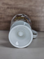 VTG Colonial Fred Roberts Co Footed Coffee Mug — American Revolutionary War