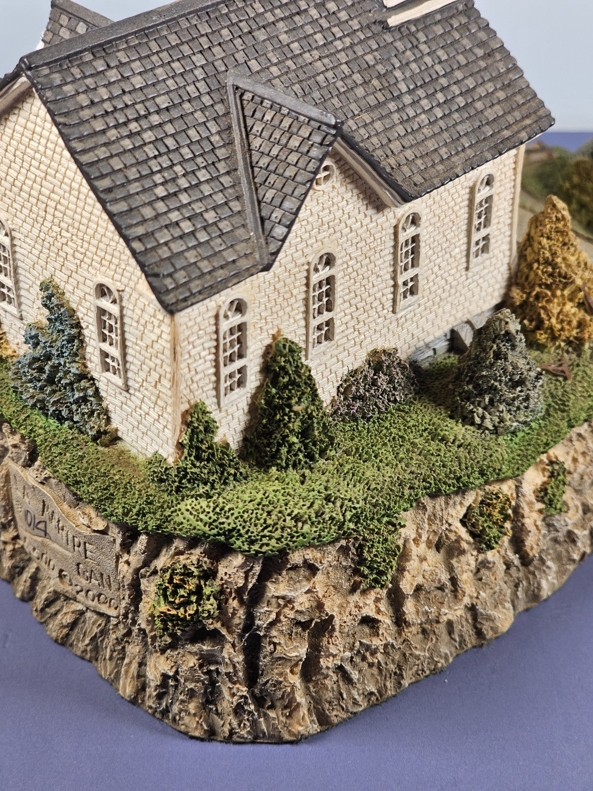 Harbour Lights Lighthouses #255 "La Martre" Quebec, Mint in box with COA.