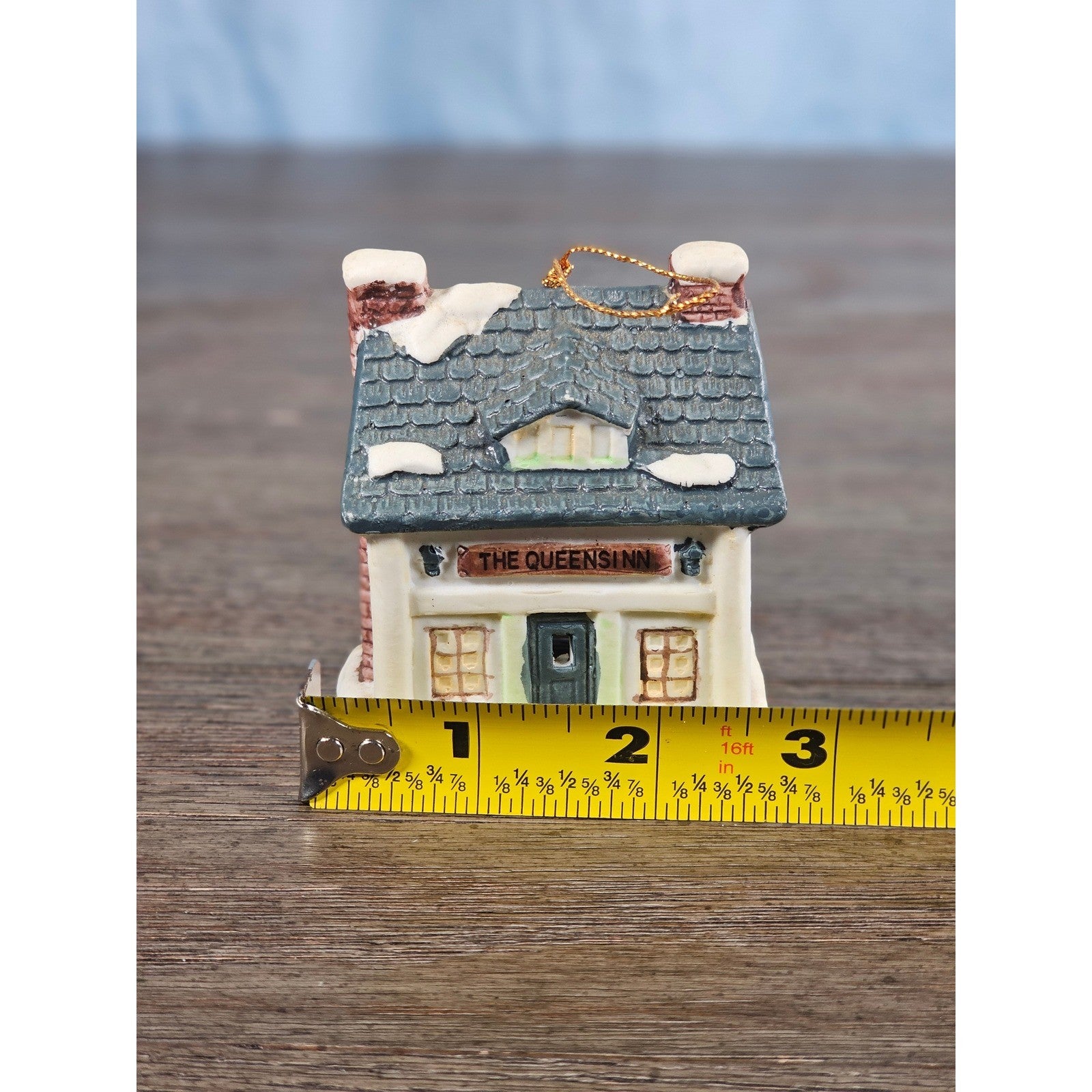 Vintage Dickens Village Queen's Inn Ceramic House Ornament Reader's Digest 1992