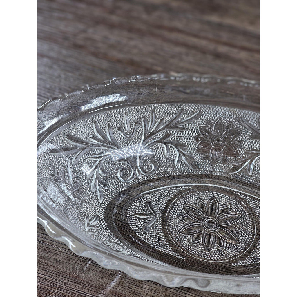 Anchor Hocking Sandwich Glass Oval Serving Bowl Scalloped Edge