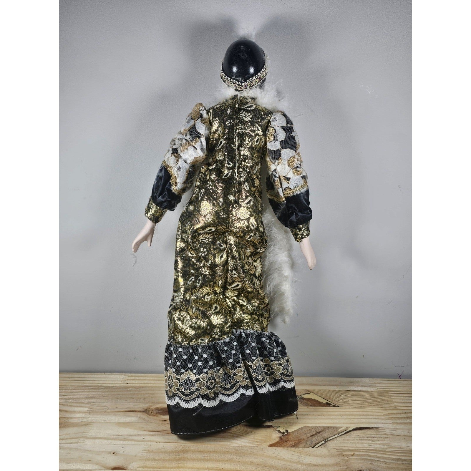 Vintage 1920s Porcelain Doll Gold White Lace Feather Boa In Box