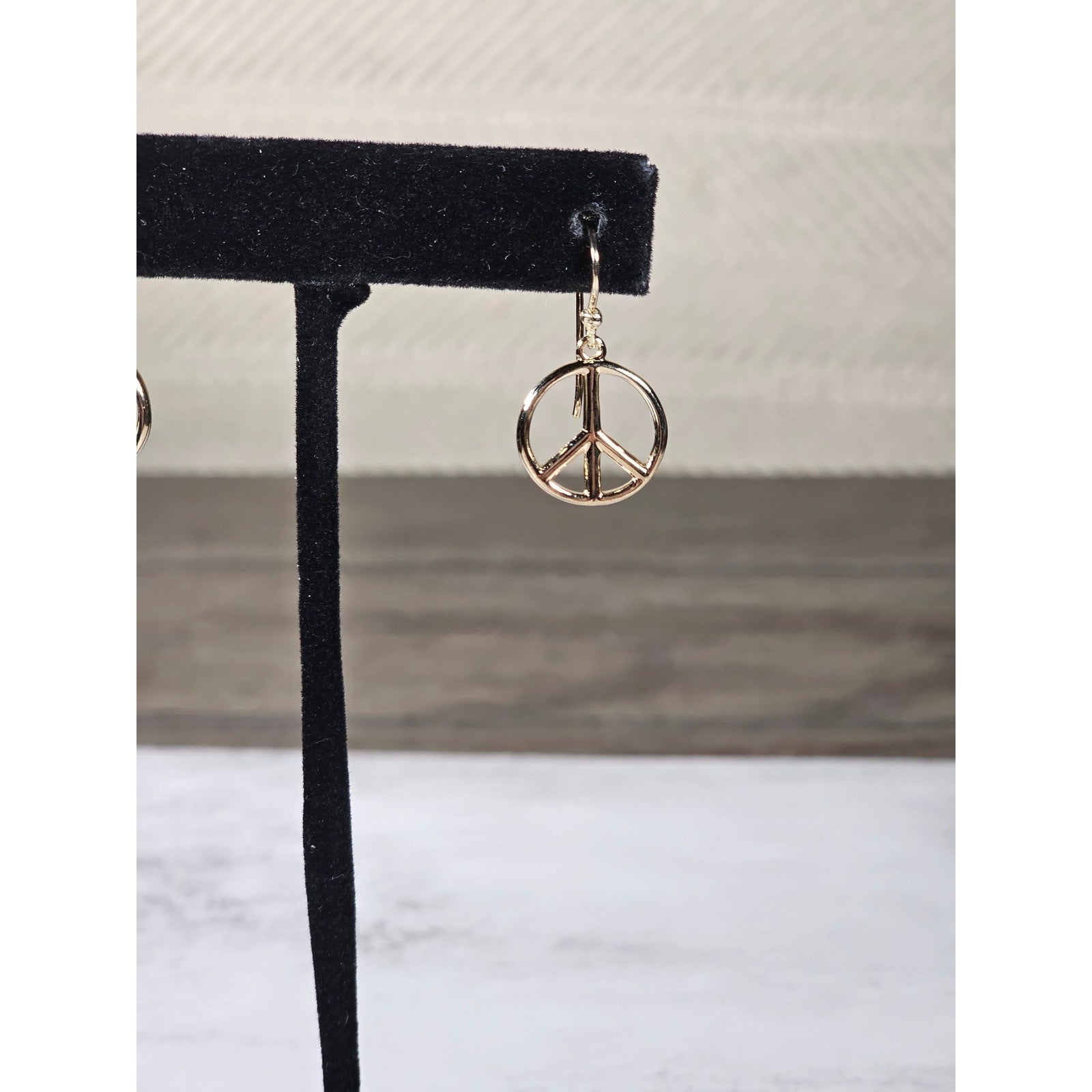 Vintage Gold Tone Peace Sign Dangle Earrings Boho Retro Jewelry