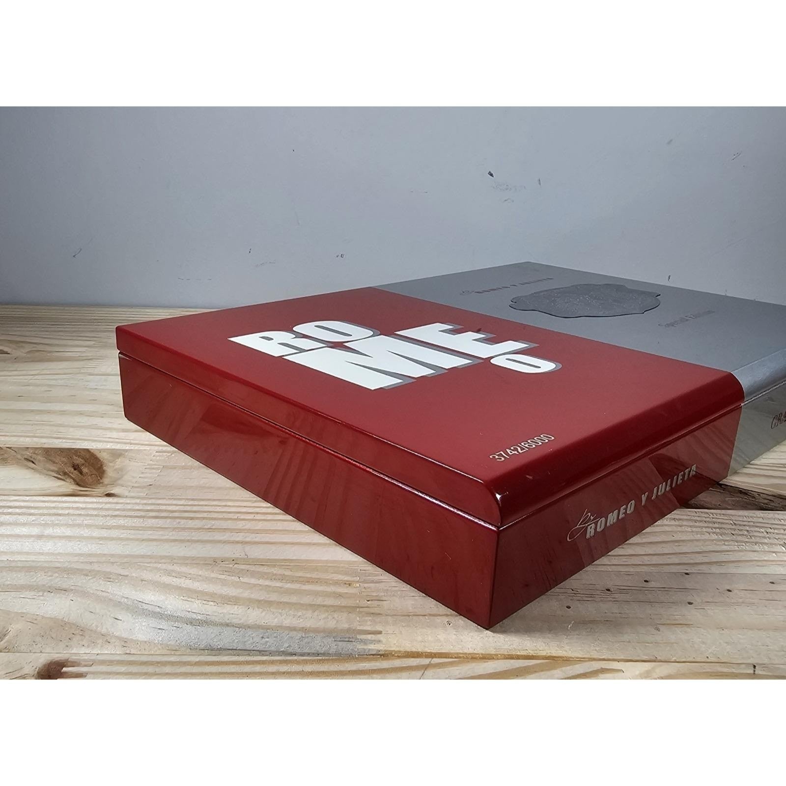 Romeo y Julieta Gran Bully Cigar Box Red Silver Hinged Case