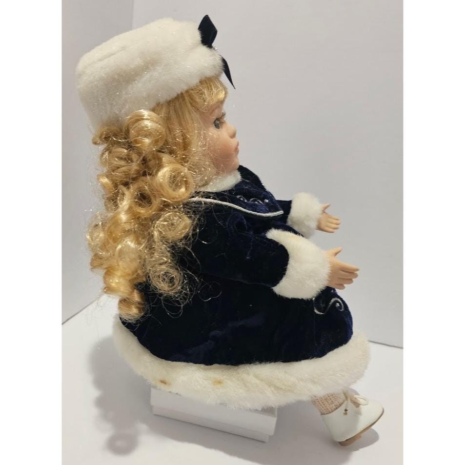 Vintage Porcelain Doll Lisa Musical Animated Holiday Collector Doll
