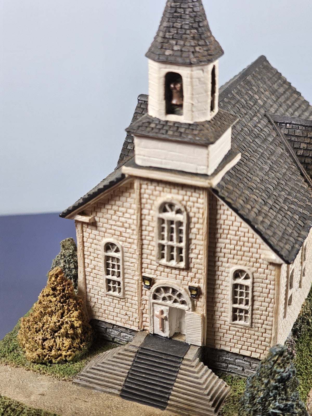 Harbour Lights Lighthouses #255 "La Martre" Quebec, Mint in box with COA.