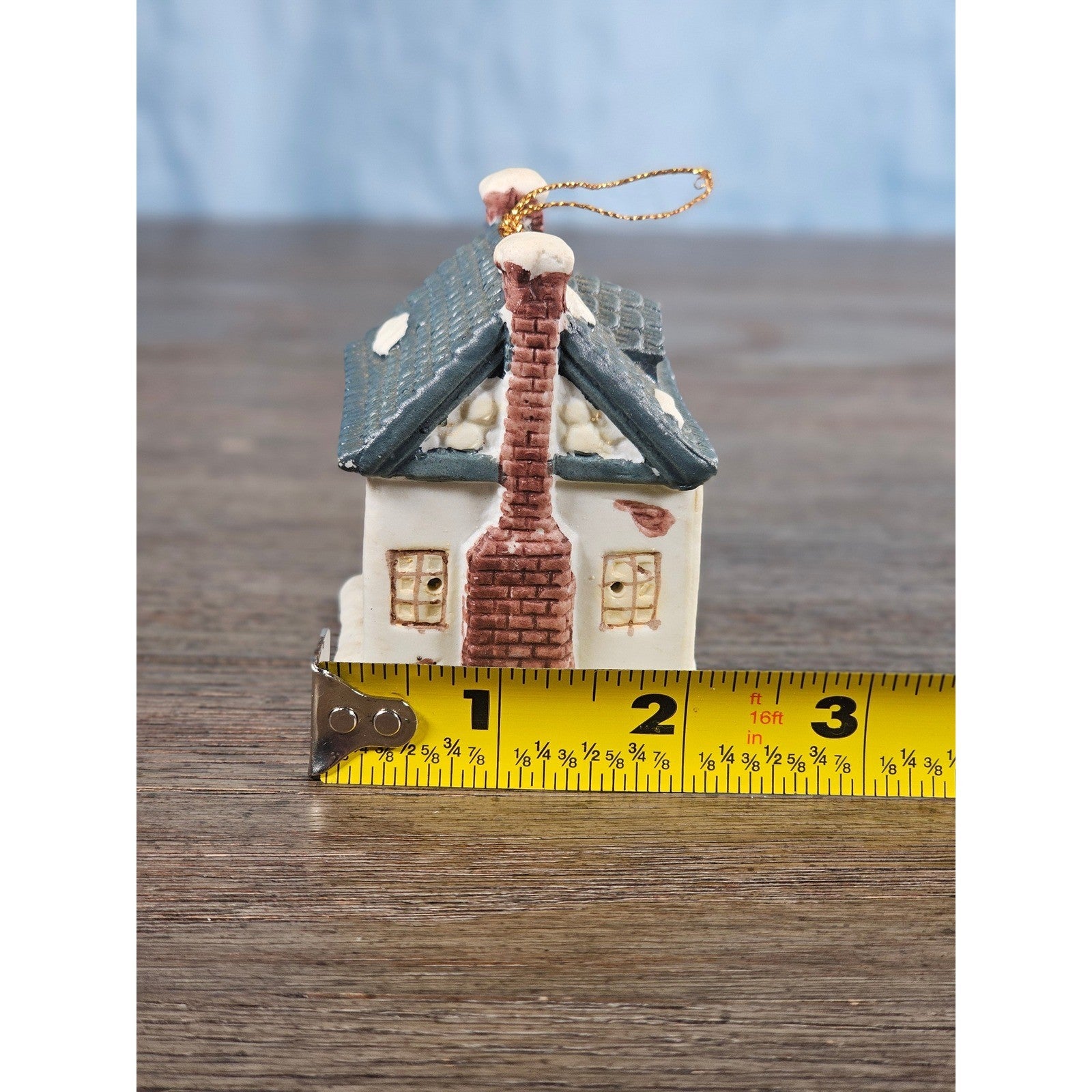 Vintage Dickens Village Queen's Inn Ceramic House Ornament Reader's Digest 1992