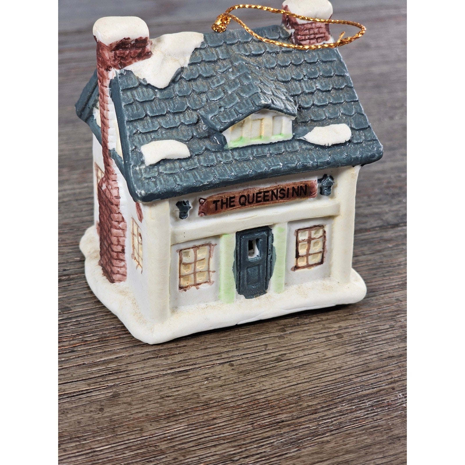 Vintage Dickens Village Queen's Inn Ceramic House Ornament Reader's Digest 1992