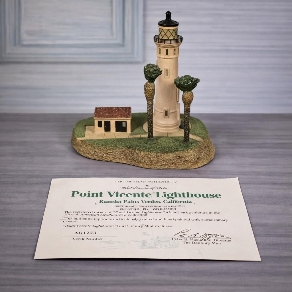 Danbury Mint Point Vicente Lighthouse 1993 COA Figurine