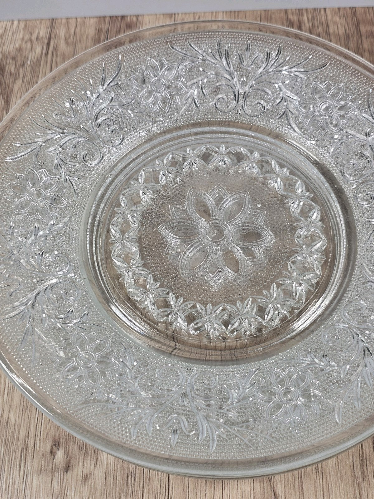 Anchor Hocking Sandwich Clear Glass Salad Plates Set Of 4 Vintage Floral Design
