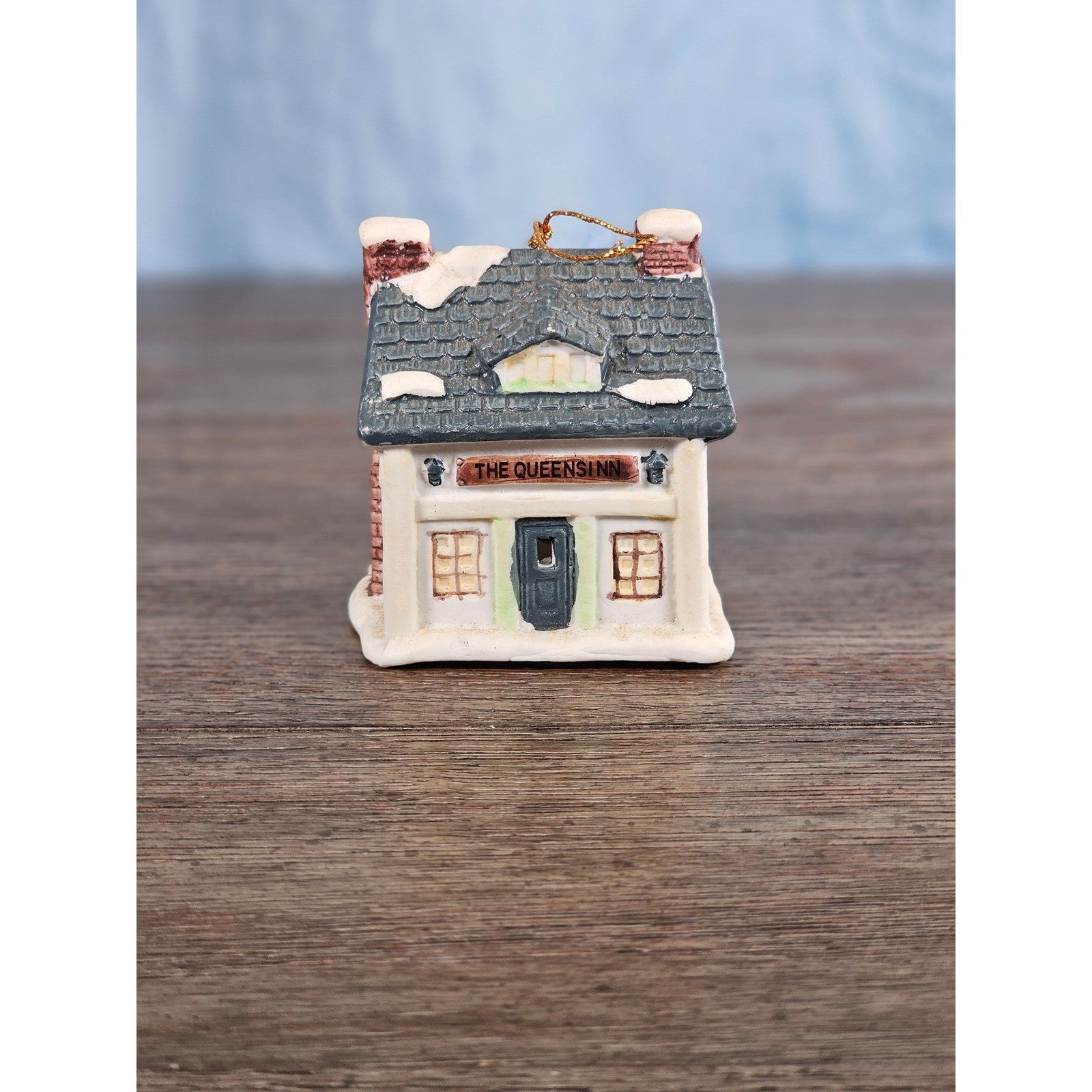 Vintage Dickens Village Queen's Inn Ceramic House Ornament Reader's Digest 1992