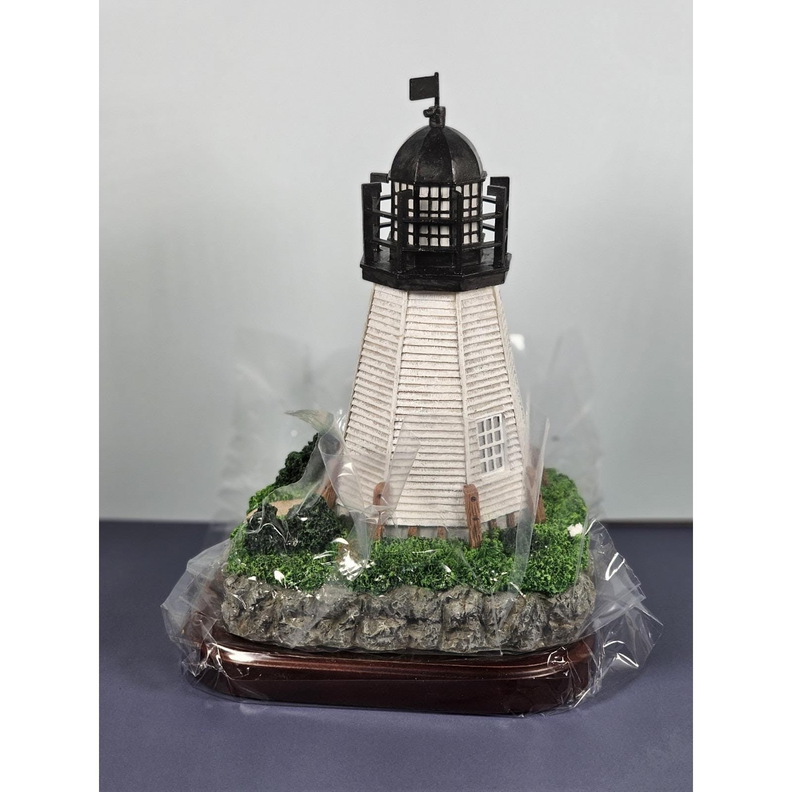 Lefton Wolf Island Lighthouse Lost Lights w/ Tin Box COA