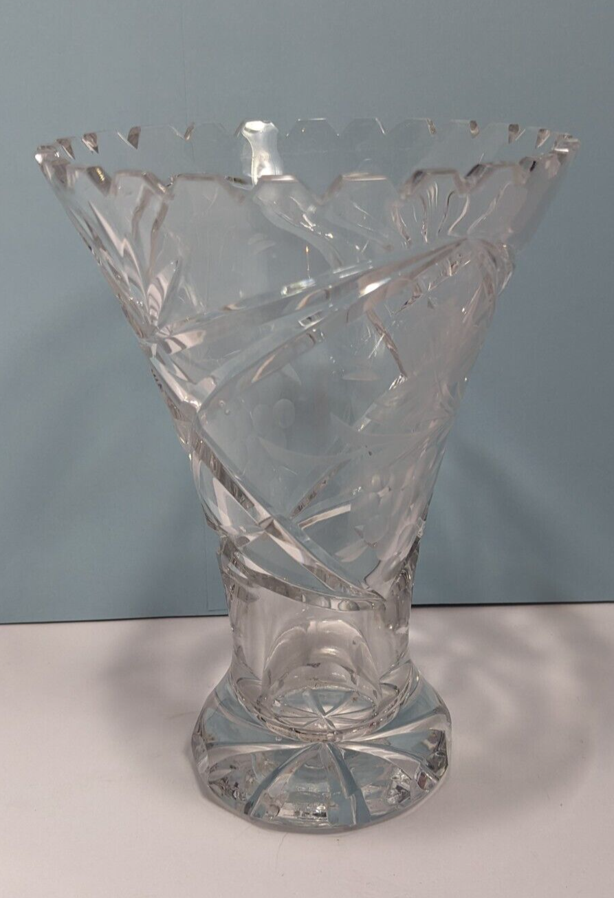 Heavy 7″ Crystal Vase with Etched Grape Cluster & Star Base – Elegant Vintage