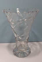 Heavy 7″ Crystal Vase with Etched Grape Cluster & Star Base – Elegant Vintage