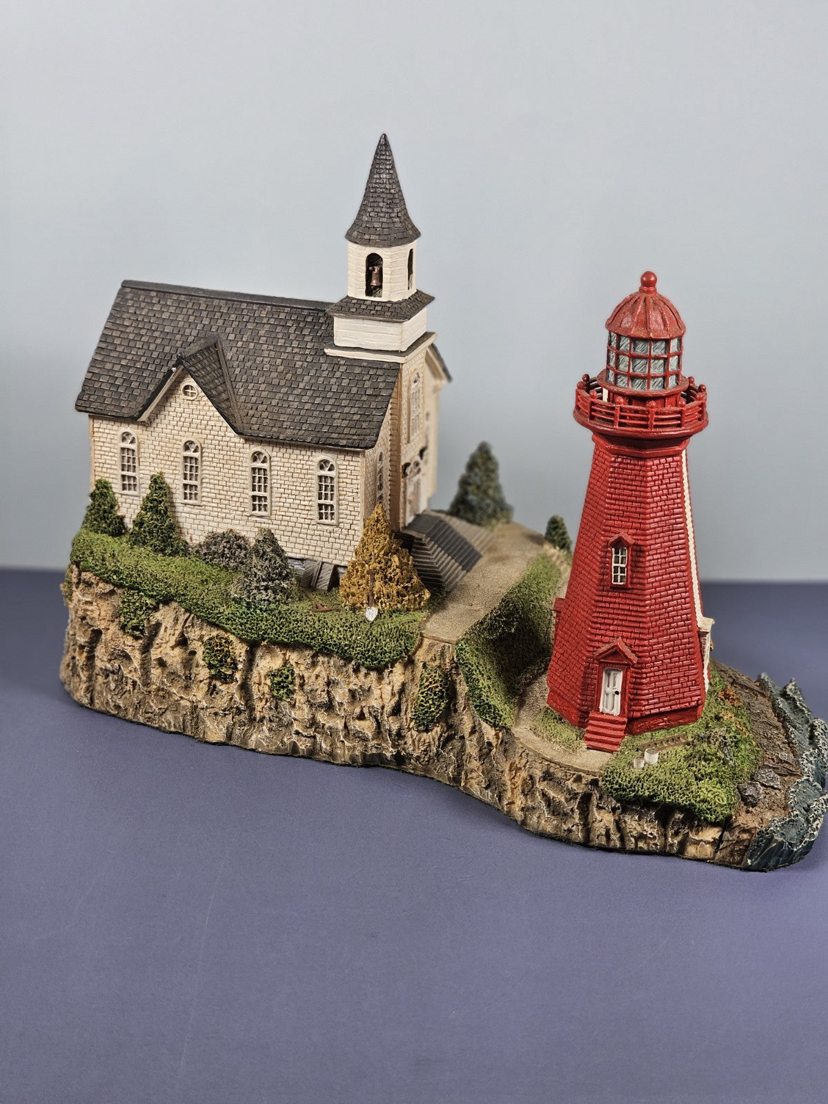 Harbour Lights Lighthouses #255 "La Martre" Quebec, Mint in box with COA.