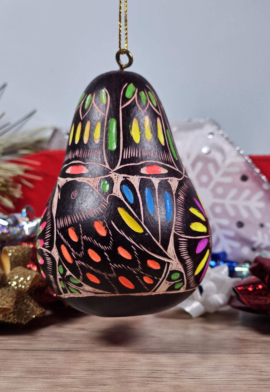 3.5″ Lucuma Bird Ornament | Hand-Carved Painted Gourd Peru Folk Art