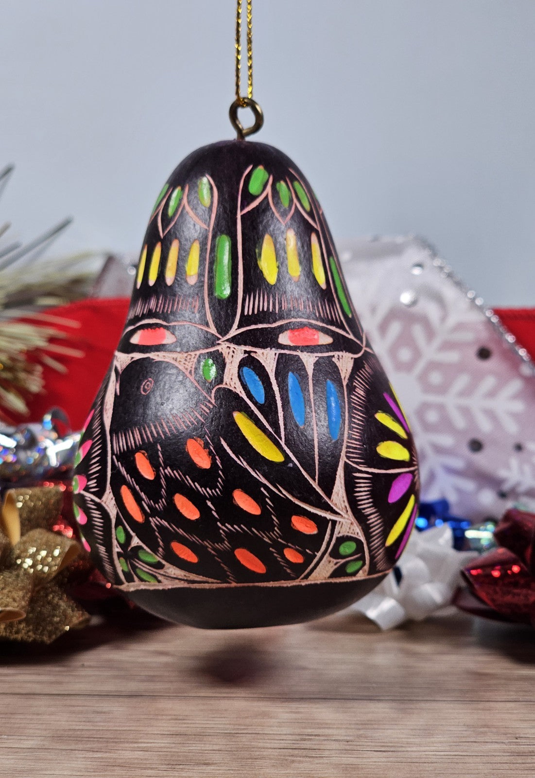 3.5″ Lucuma Bird Ornament | Hand-Carved Painted Gourd Peru Folk Art