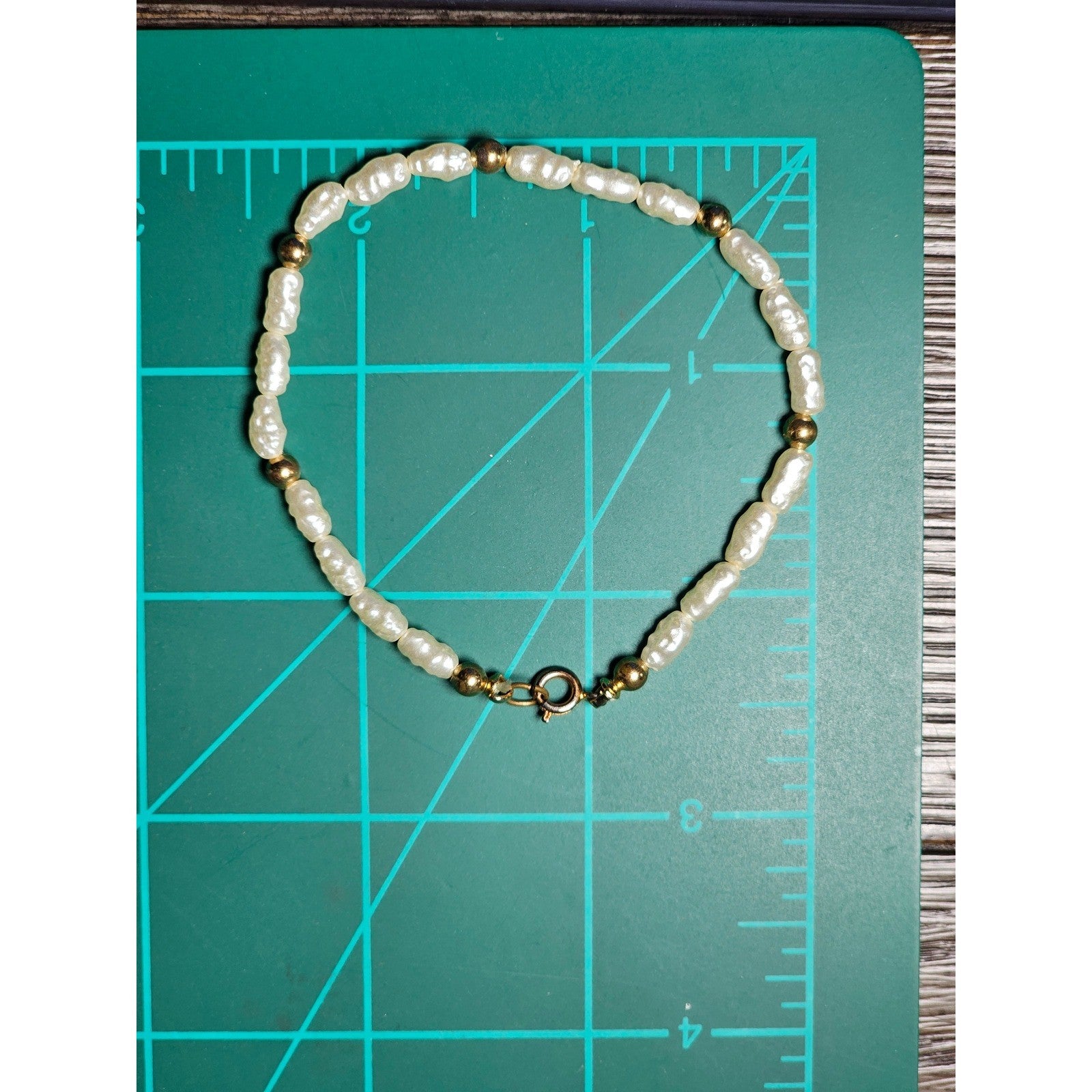 Vintage Pearl-Style Beaded Bracelet with Gold-Tone Accents