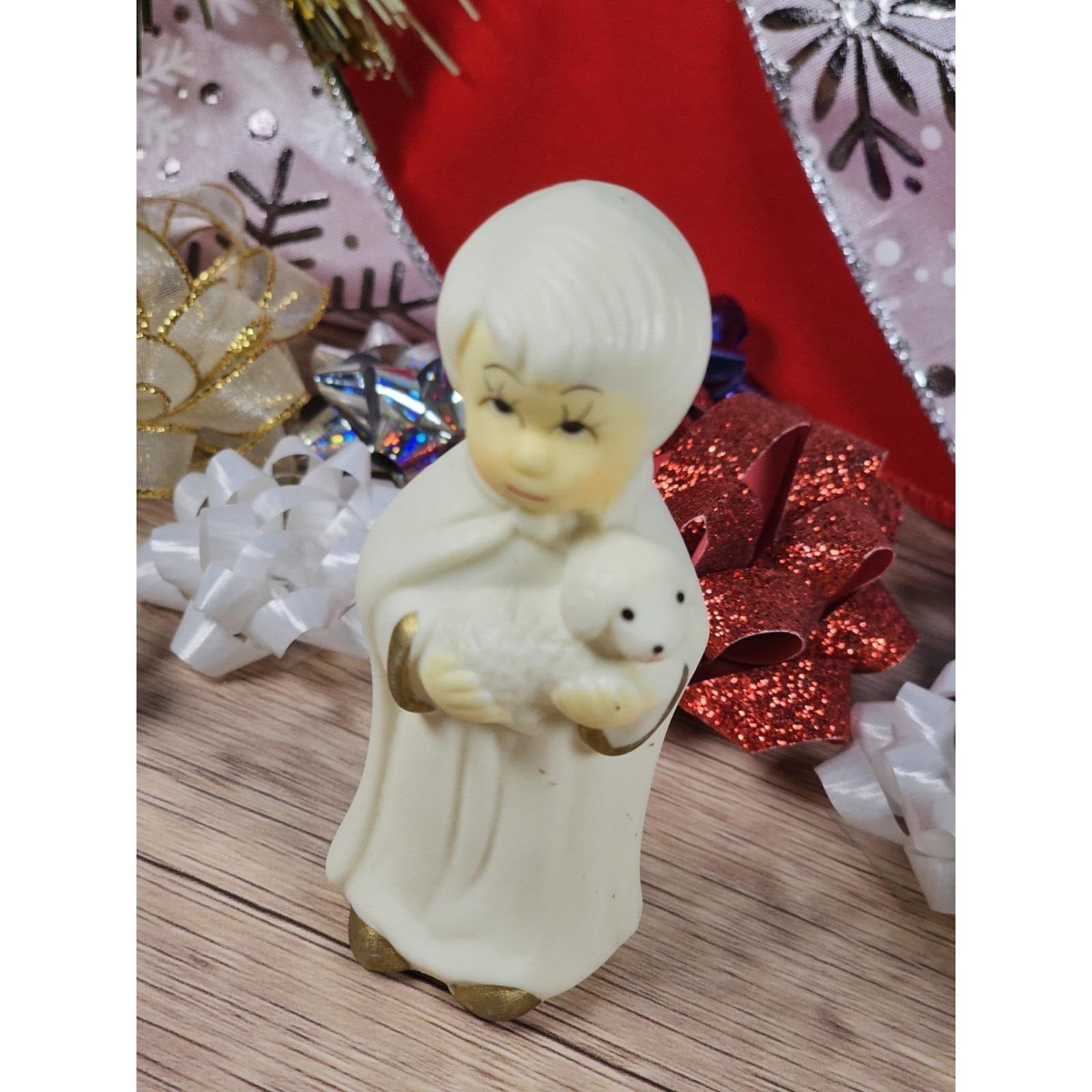 Vintage Nativity Wise Man Figurine Lamb White Gold 3.5 Inch