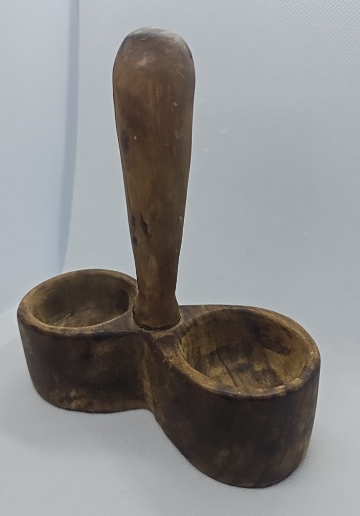 Vintage Wooden Salt & Pepper Shaker Holder – Rustic Kitchen Decor (70s)