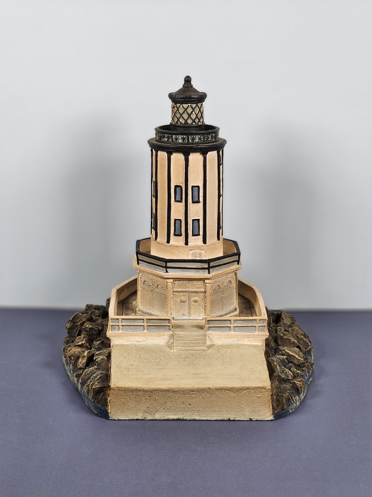 Danbury Mint Los Angeles Harbor Light, CA. BEACONS BY THE SEA LIGHTHOUSE