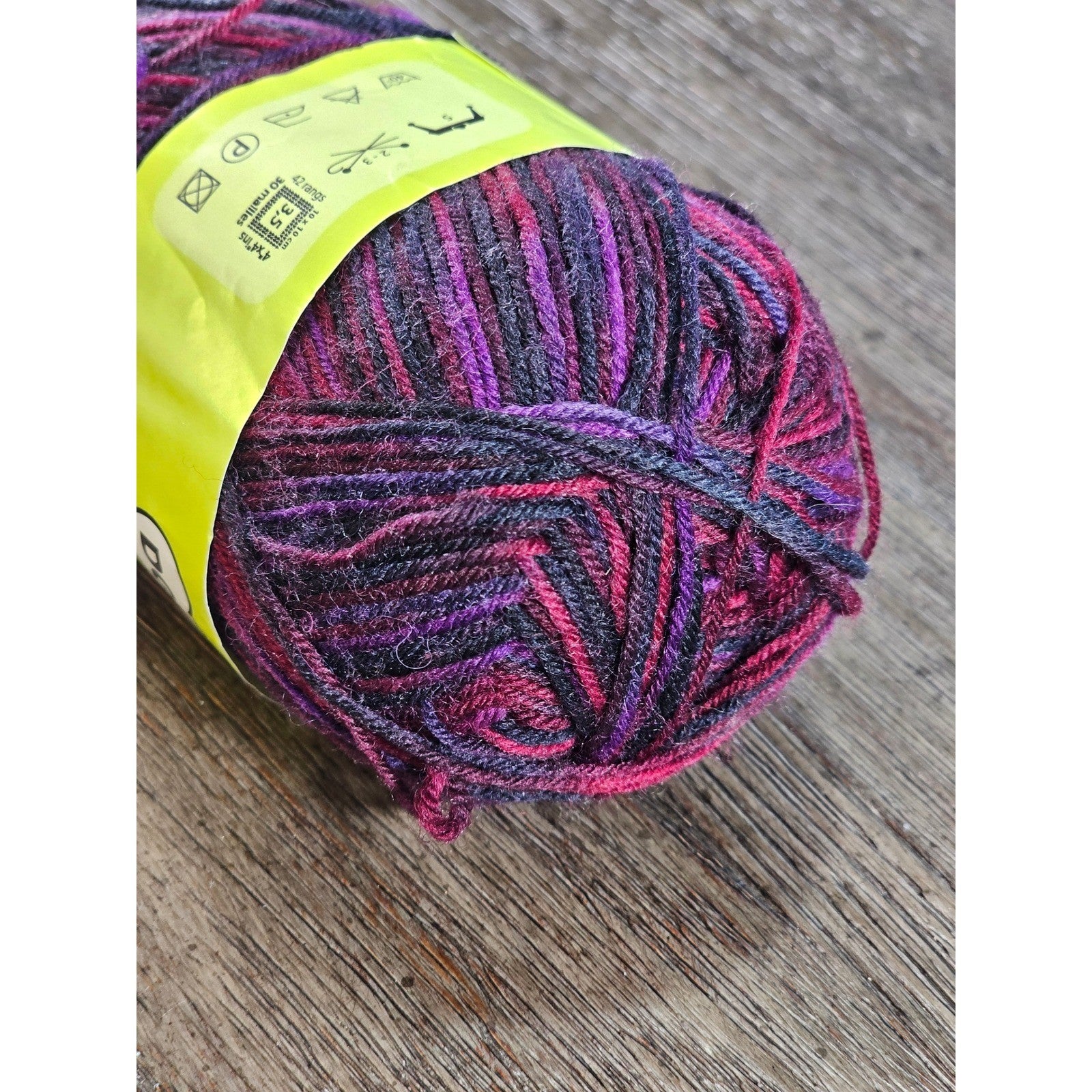 Vintage Superwash Wool Nylon Yarn 50g 210m Variegated Purple Red