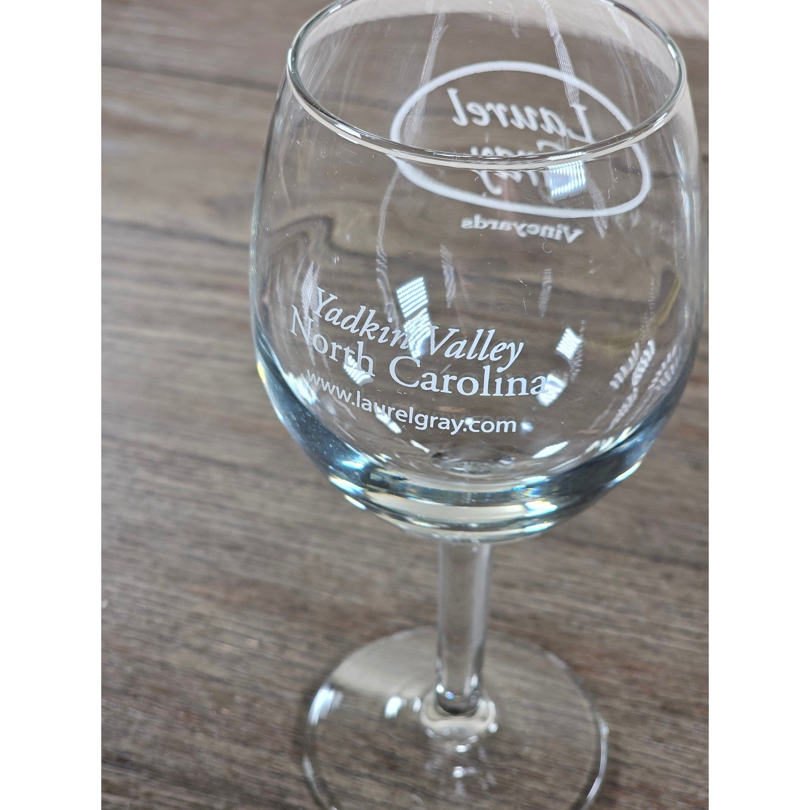 Laurel Gray Vineyards Wine Glass 7" Etched Stemware