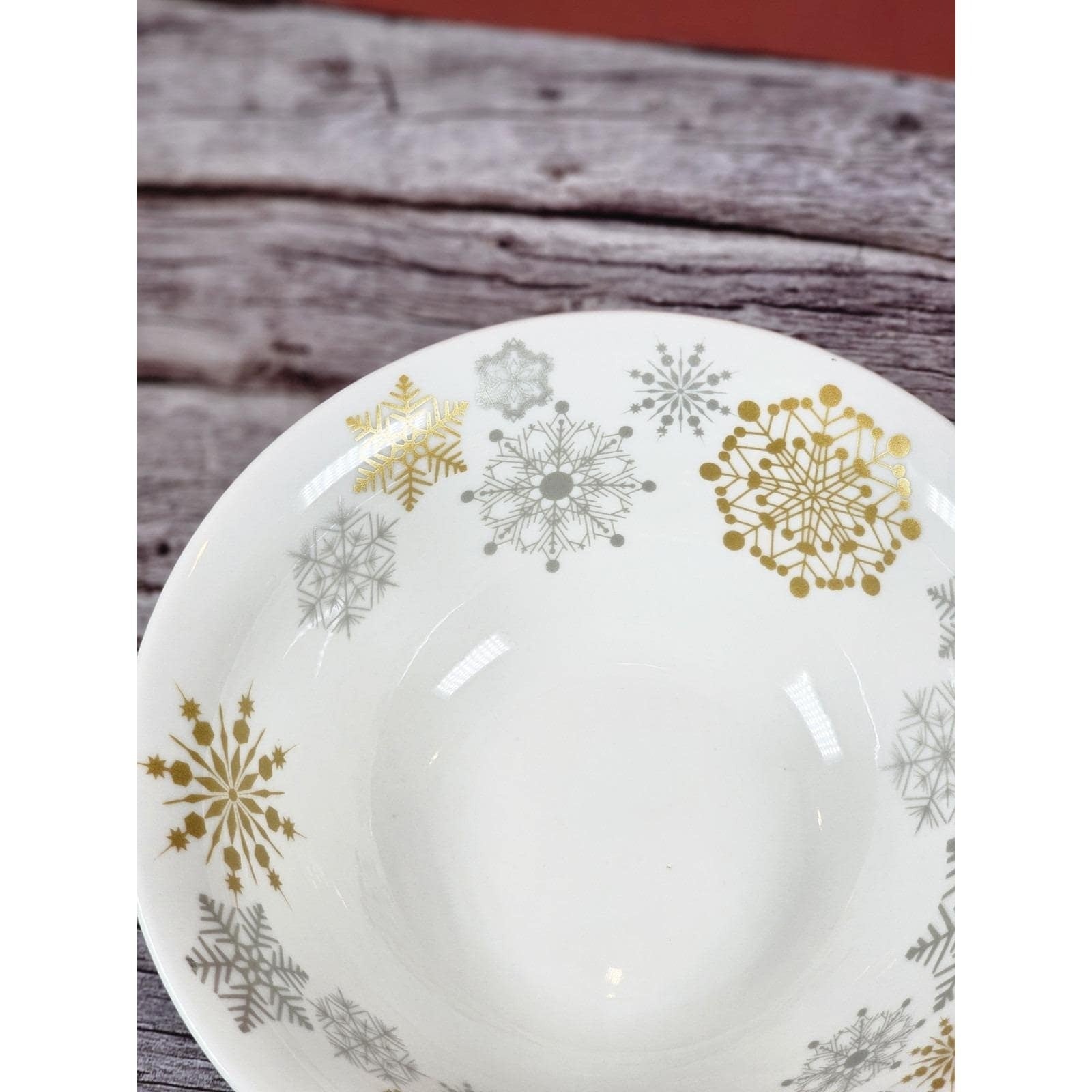 Vintage Holiday Christmas Cereal Bowl Snowflake Ceramic 6 Inch