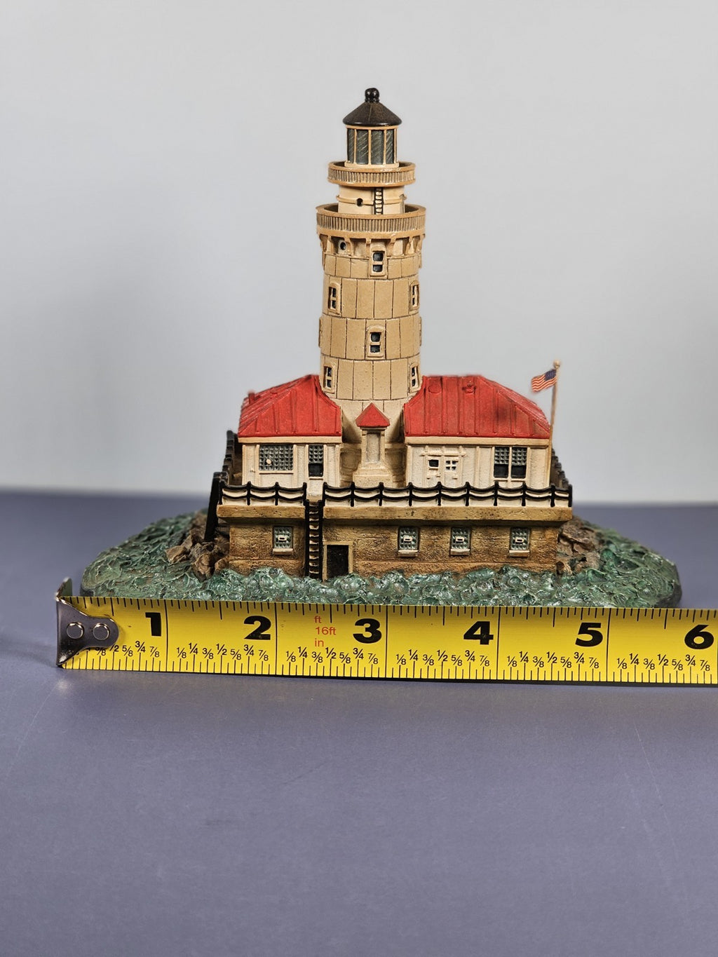 1993 DANBURY MINT CHICAGO HARBOR LIGHT HISTORIC LIGHTHOUSES