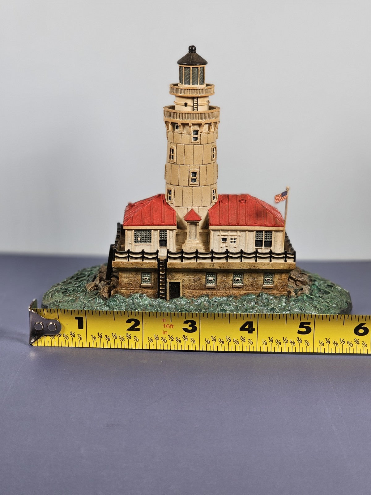 1993 DANBURY MINT CHICAGO HARBOR LIGHT HISTORIC LIGHTHOUSES