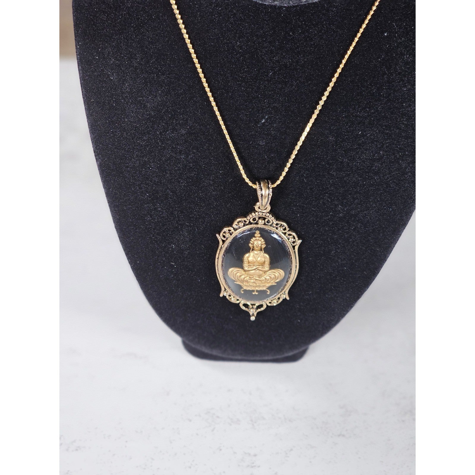 Vintage Gold Tone Buddha Cameo Pendant Necklace Black Oval Medallion