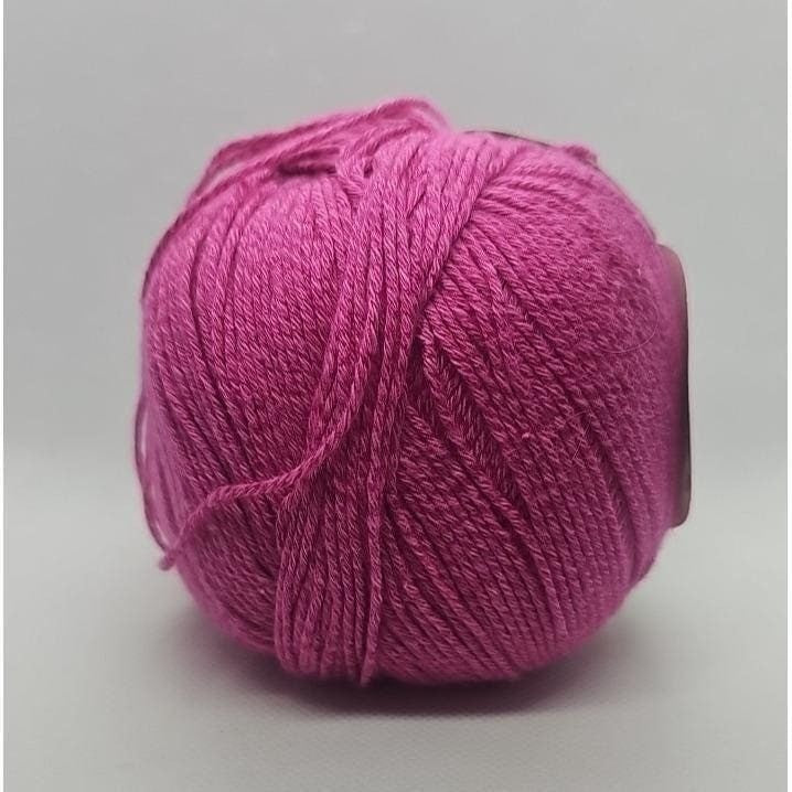 Universal Bamboo Pop Yarn Pink Cotton Blend 100g Skein